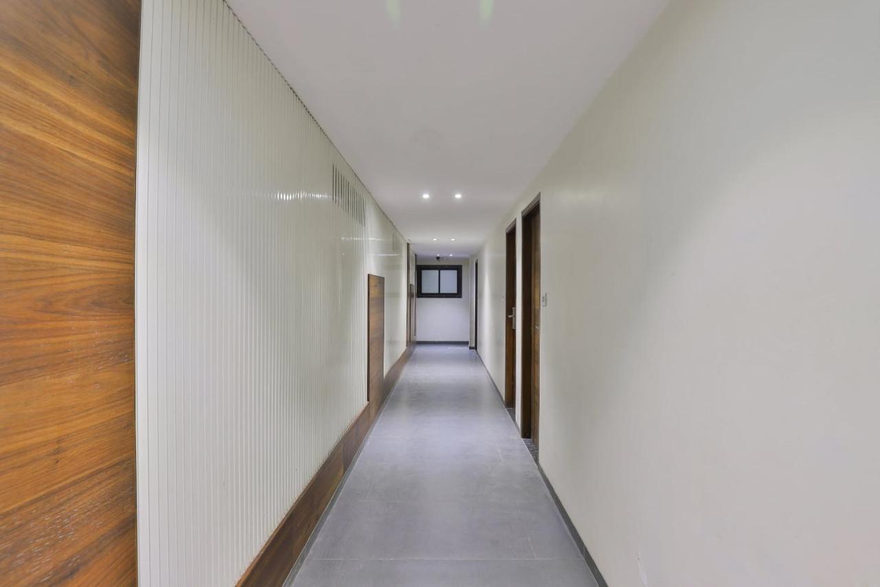 Oyo 1389 Hotel Relax Inn Surat Exterior foto
